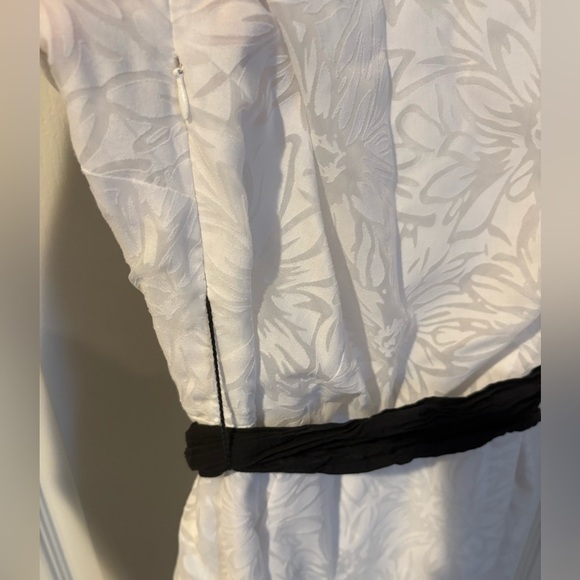 Connected apparel size 10 white dress with black sash - Picture 3 of 4